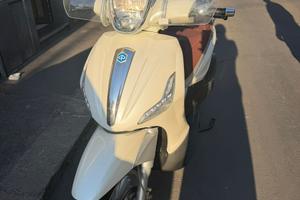 Beverly 300