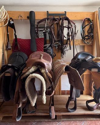 PORTA SELLE SELLERIA PER CAVALLO