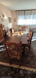TAVOLO IN LEGNO CON 6 SEDIE