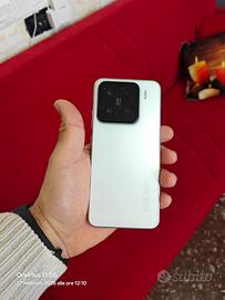 Xiaomi 15 con 18 cicli di ricarica e 1 mese vita