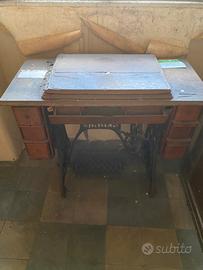 Macchina da cucire Singer con Mobiletto