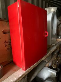 Armadietto medicinali