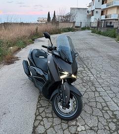 Xmax 125 Tech Max con ASSETTO RIBASSATO/PERFETTO