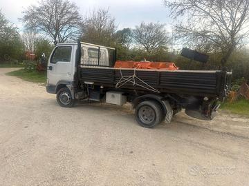 Camioncino Nissan cabstar ribaltabile