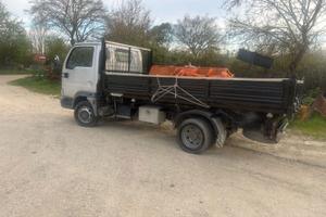 Camioncino Nissan cabstar ribaltabile