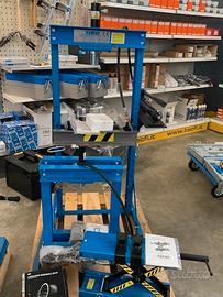 Pressa idrauloica varie portate