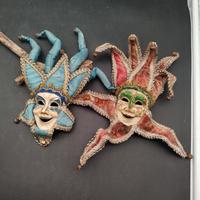 due antiche maschere veneziane da appendere 