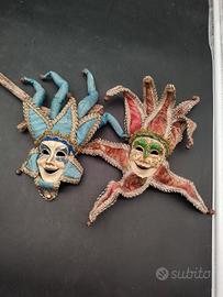 due antiche maschere veneziane da appendere 