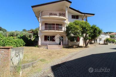 VILLA SINGOLA A MONTALTO UFFUGO