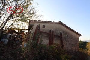 Casa indipendente di 300 m² con 2 locali e box aut