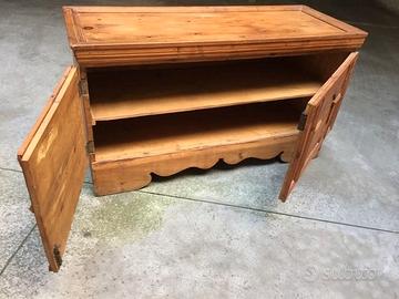 Credenza tirolese in legno