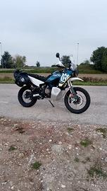 Moto Husqvarna norden 901 expedition