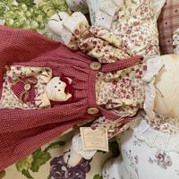 Bambola contiene borse