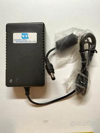 ALIMENTATORE UNIVERSALE 30V     CWT