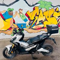 Honda x-adv 750 con BAULETTO PERFETTA