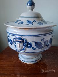 Antica zuppiera in maiolica