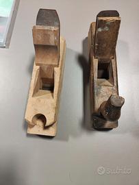 Vecchie pialle manuali in legno.