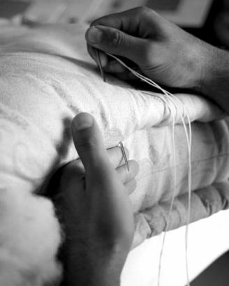 CARDATURA LAVAGGIO RIFACIMENTO MATERASSI IN LANA 