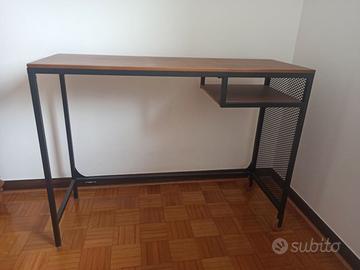 Tavolo per laptop FJÄLLBO di IKEA