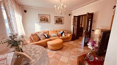 Casa indipendente di 180 m² con più di 5 locali e 