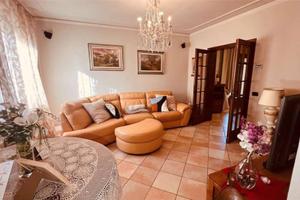 Casa indipendente di 180 m² con più di 5 locali e 