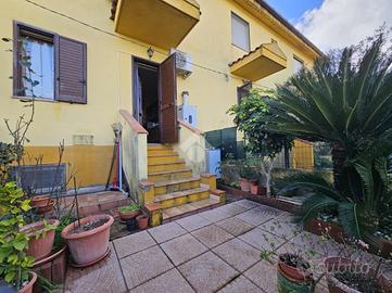 VILLA A SCHIERA A CAPOTERRA