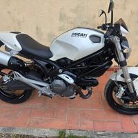 Ducati Monster 696 Plus 35kw pat A2 finanziabile