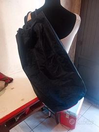 Borsone a tracolla a forma cilindrica