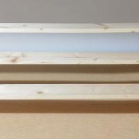 Espositore a scala in legno 75x15x15,5h cm