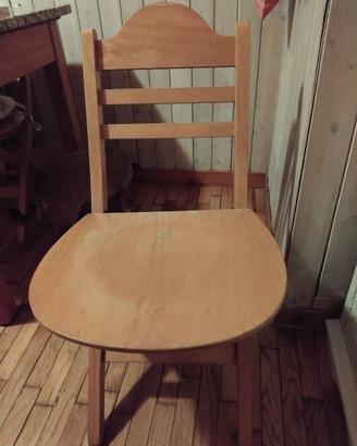 Quattro sedie pieghevoli in legno