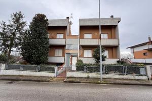 4 LOCALI A COLLI AL METAURO
