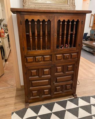 Credenza in stile castigliano in legno massello