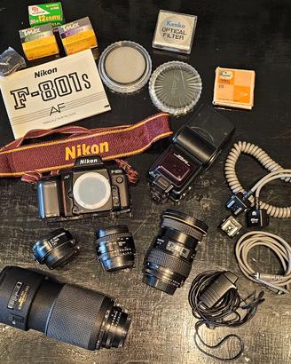 Nikon AF F801s + obbiettivi + borsa + accessori