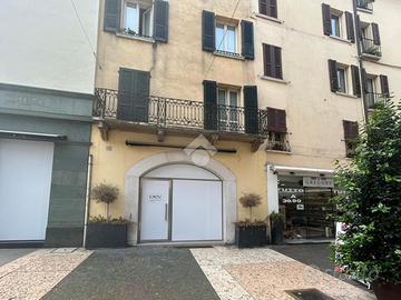NEGOZIO A BRESCIA