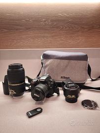 Nikon d3300 con vari obiettivi e accessori