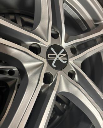 Cerchi in lega OZ Racing 19” 5x112 gomme 255-35-19