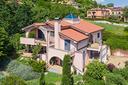 villa-di-500-m²-con-piu-di-5-locali-e-box-auto-dop