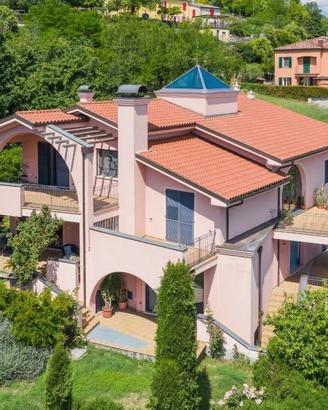 Villa di 500 m² con più di 5 locali e box auto dop