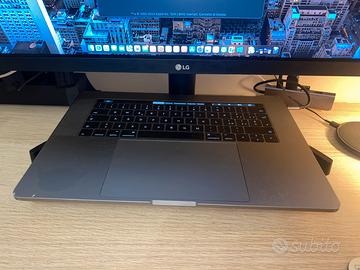 Macbook pro 2016 touchbar schermo rotto