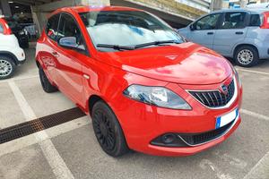 Lancia Ypsilon 1.0 Hybrid Ecochic Silver