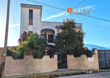 VIlla indipendente con giardino, terrazzo e garage