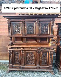 Mobile a zampa di leone in legno intarsiato