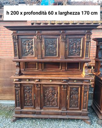 Mobile a zampa di leone in legno intarsiato