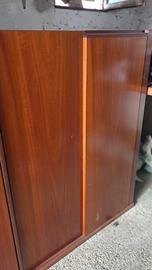 armadio a due ante in legno 