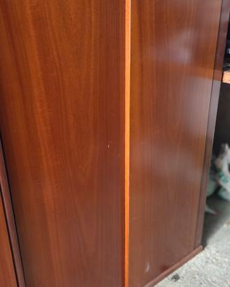 armadio a due ante in legno 