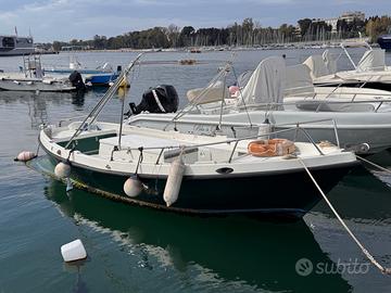 Barca gozzo motore entrobordo