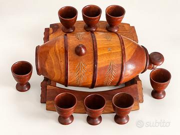 Botte decorativa in legno e calici fatti a mano