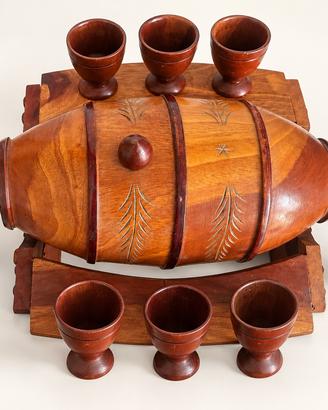Botte decorativa in legno e calici fatti a mano