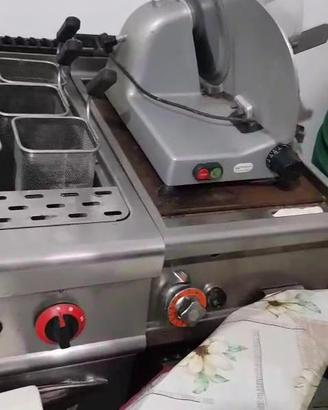 Piastra professionale liscia con base