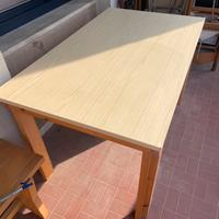 Tavolo in legno allungabile e sedie